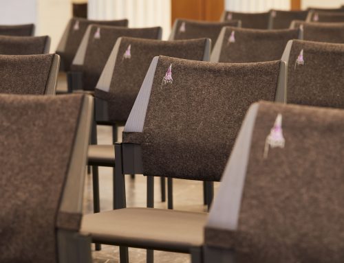 Erneuerung der Bestuhlung der ältesten Kirche Solingens – Evangelische Kirche Wald